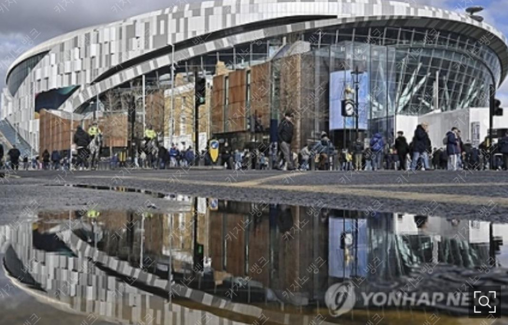 [속보] 토트넘 경기장 앞 '살인사건' 발생...흉기에 찔려 사망, 수사 진행 중